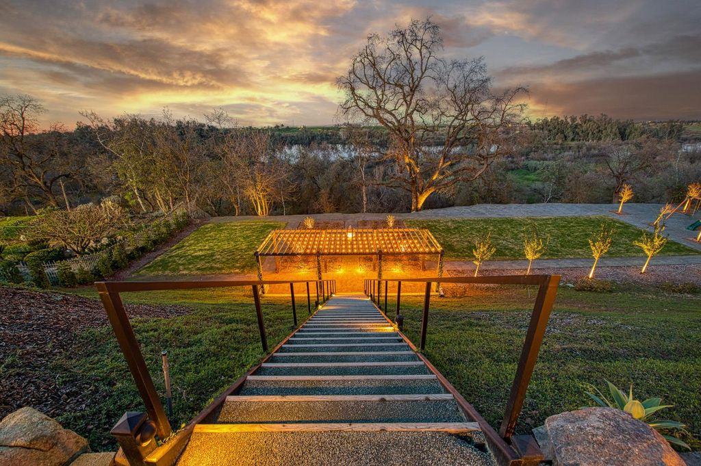 Image 10 of property listing at 1530 W Moraga Road, Fresno, CA 93711