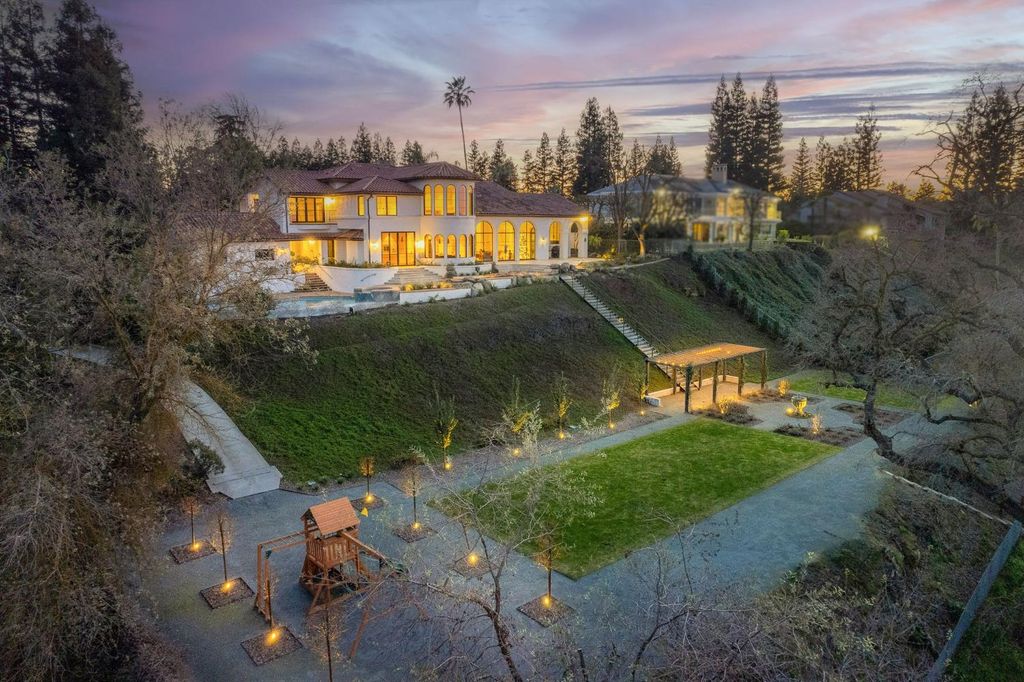 Image 11 of property listing at 1530 W Moraga Road, Fresno, CA 93711