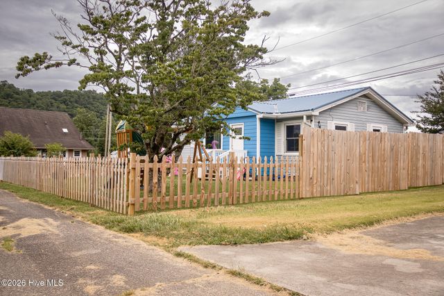 47 Hatchett Street, Murphy, NC 28906