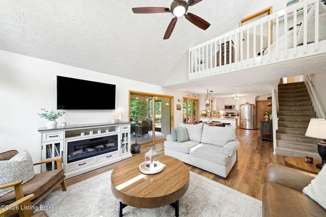 4811 Hickory Hollow Ln, Shepherdsville, KY 40165