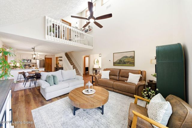 4811 Hickory Hollow Ln, Shepherdsville, KY 40165