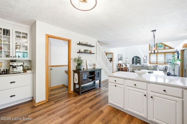 4811 Hickory Hollow Ln, Shepherdsville, KY 40165