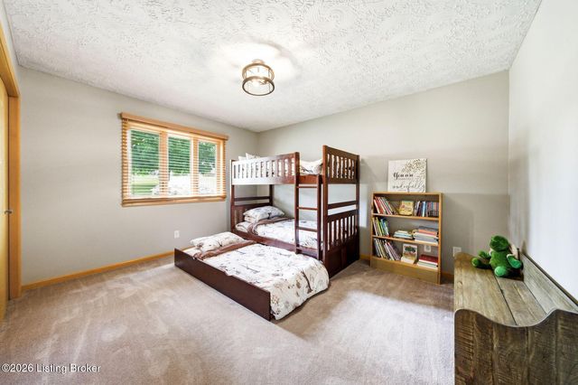 4811 Hickory Hollow Ln, Shepherdsville, KY 40165