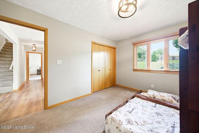4811 Hickory Hollow Ln, Shepherdsville, KY 40165