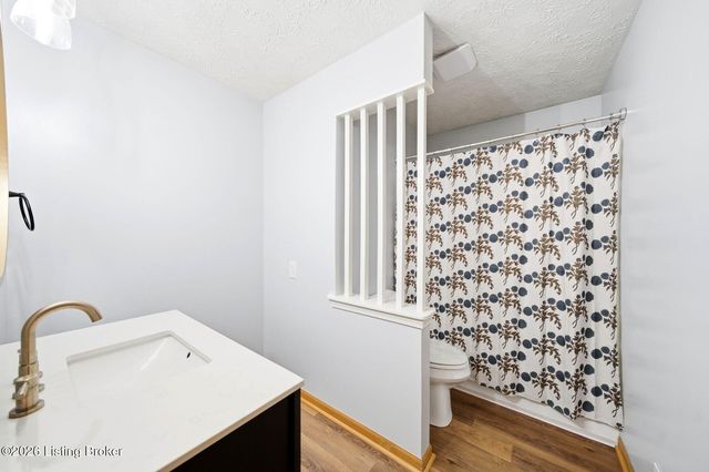 4811 Hickory Hollow Ln, Shepherdsville, KY 40165