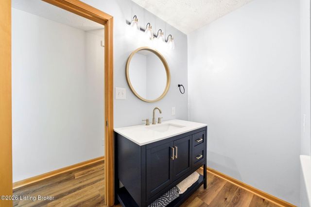 4811 Hickory Hollow Ln, Shepherdsville, KY 40165