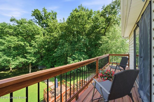 4811 Hickory Hollow Ln, Shepherdsville, KY 40165