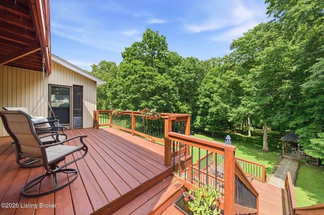 4811 Hickory Hollow Ln, Shepherdsville, KY 40165