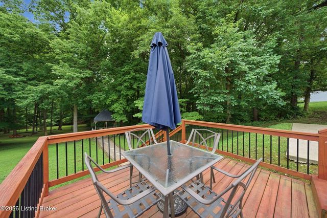 4811 Hickory Hollow Ln, Shepherdsville, KY 40165