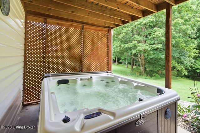 4811 Hickory Hollow Ln, Shepherdsville, KY 40165