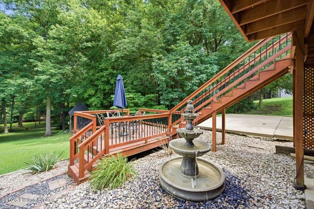 4811 Hickory Hollow Ln, Shepherdsville, KY 40165