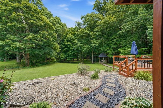 4811 Hickory Hollow Ln, Shepherdsville, KY 40165