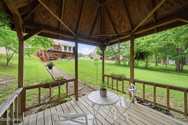 4811 Hickory Hollow Ln, Shepherdsville, KY 40165