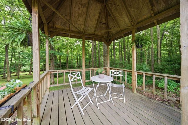 4811 Hickory Hollow Ln, Shepherdsville, KY 40165