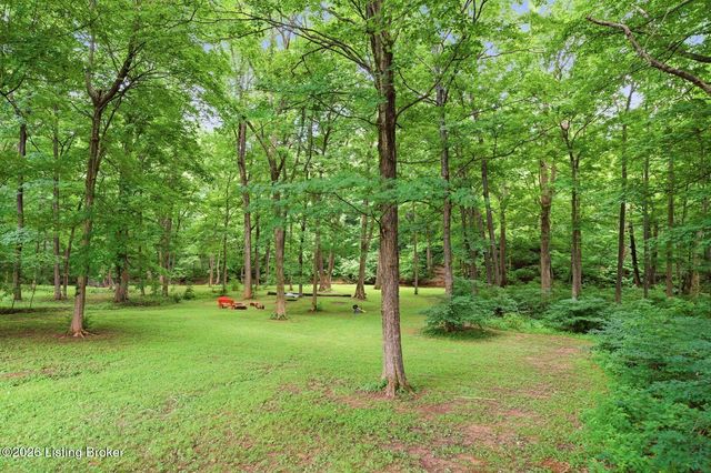 4811 Hickory Hollow Ln, Shepherdsville, KY 40165