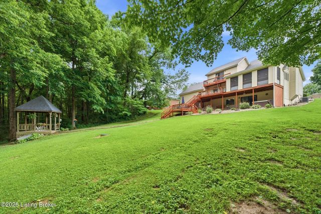 4811 Hickory Hollow Ln, Shepherdsville, KY 40165