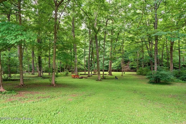 4811 Hickory Hollow Ln, Shepherdsville, KY 40165