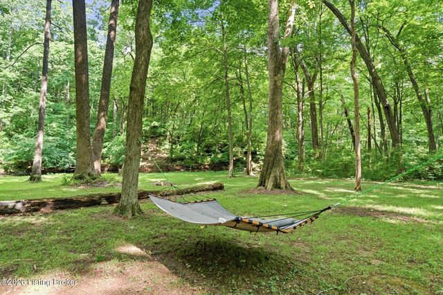 4811 Hickory Hollow Ln, Shepherdsville, KY 40165