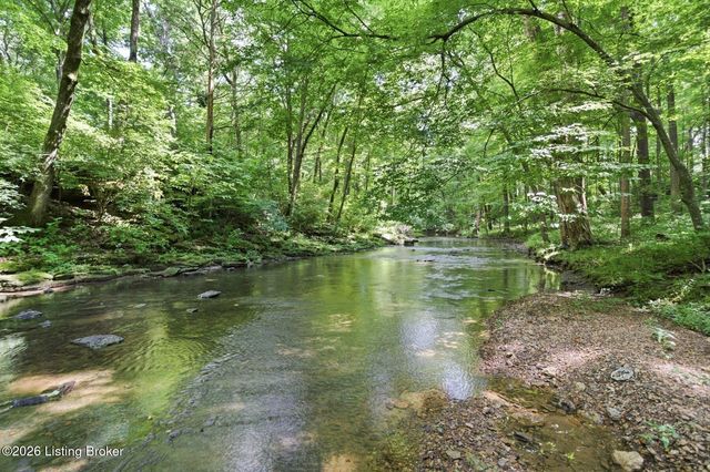 4811 Hickory Hollow Ln, Shepherdsville, KY 40165
