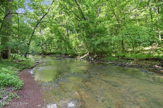 4811 Hickory Hollow Ln, Shepherdsville, KY 40165