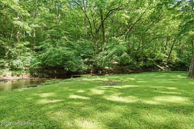 4811 Hickory Hollow Ln, Shepherdsville, KY 40165