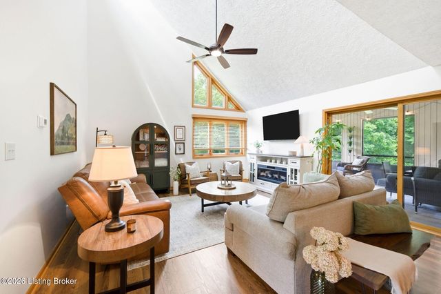 4811 Hickory Hollow Ln, Shepherdsville, KY 40165