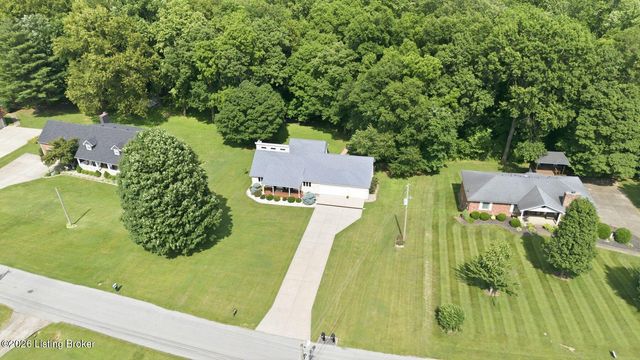 4811 Hickory Hollow Ln, Shepherdsville, KY 40165