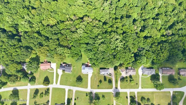 4811 Hickory Hollow Ln, Shepherdsville, KY 40165
