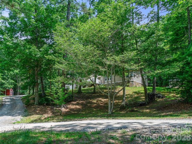 201 Franklin Village Road, Spruce Pine, NC 28777