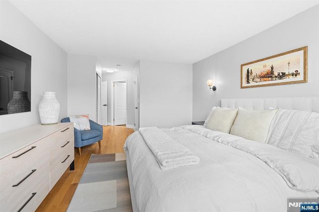 100 Grand Cove Way 3A, Edgewater, NJ 07020