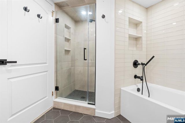 100 Grand Cove Way 3A, Edgewater, NJ 07020