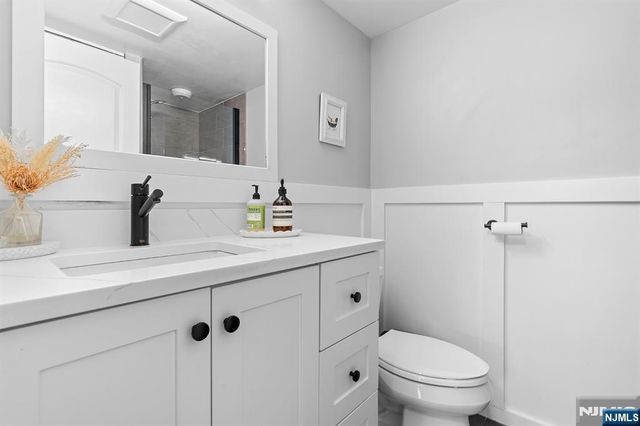 100 Grand Cove Way 3A, Edgewater, NJ 07020