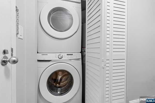 100 Grand Cove Way 3A, Edgewater, NJ 07020