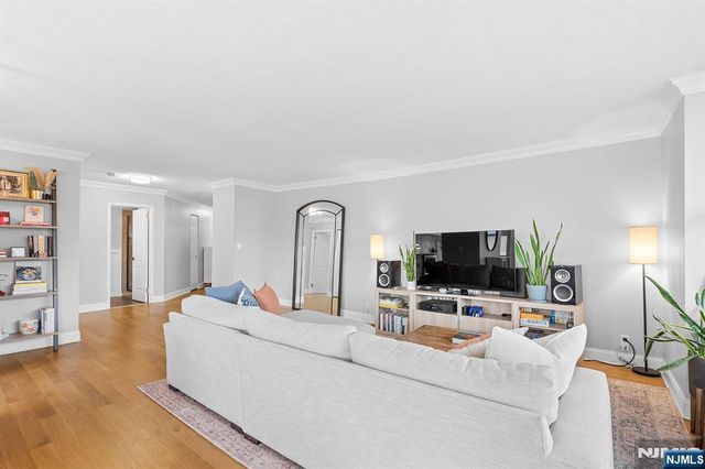 100 Grand Cove Way 3A, Edgewater, NJ 07020