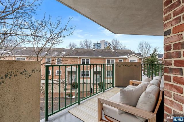 100 Grand Cove Way 3A, Edgewater, NJ 07020