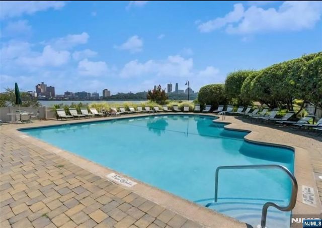 100 Grand Cove Way 3A, Edgewater, NJ 07020