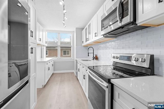 100 Grand Cove Way 3A, Edgewater, NJ 07020