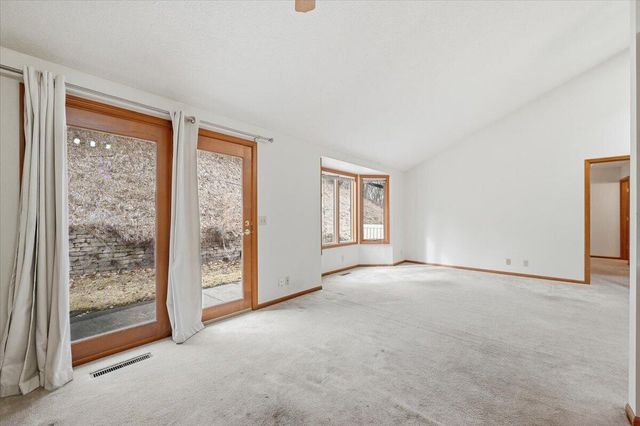 1004 ARBOR RIDGE Circle, Council Bluffs, IA 51503