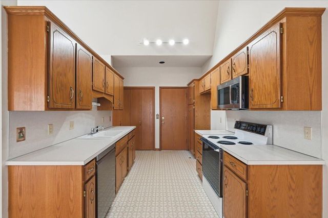 1004 ARBOR RIDGE Circle, Council Bluffs, IA 51503