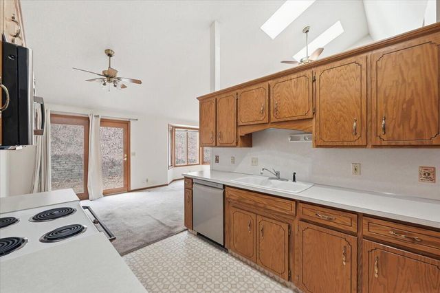 1004 ARBOR RIDGE Circle, Council Bluffs, IA 51503