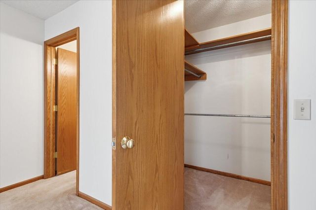 1004 ARBOR RIDGE Circle, Council Bluffs, IA 51503