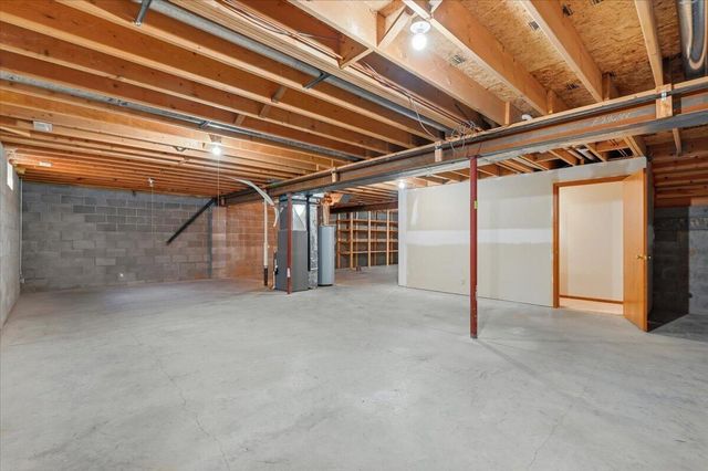 1004 ARBOR RIDGE Circle, Council Bluffs, IA 51503