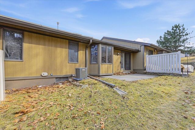 1004 ARBOR RIDGE Circle, Council Bluffs, IA 51503