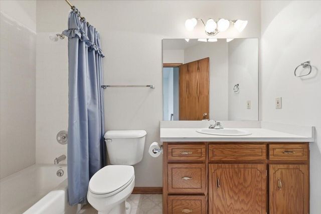 1004 ARBOR RIDGE Circle, Council Bluffs, IA 51503