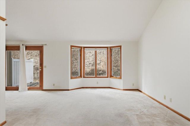 1004 ARBOR RIDGE Circle, Council Bluffs, IA 51503