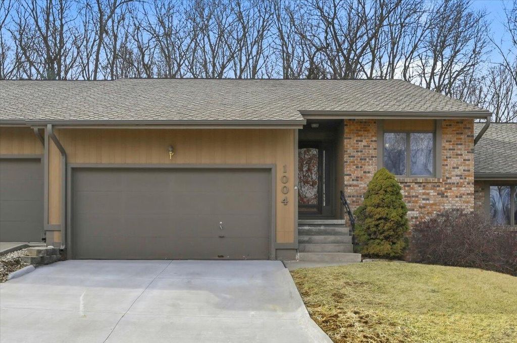 1004 ARBOR RIDGE Circle, Council Bluffs, IA 51503