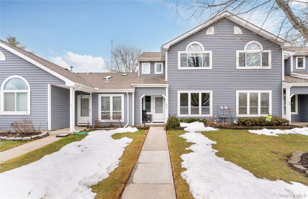 654 Birchwood Park Drive, Middle Island, NY 11953