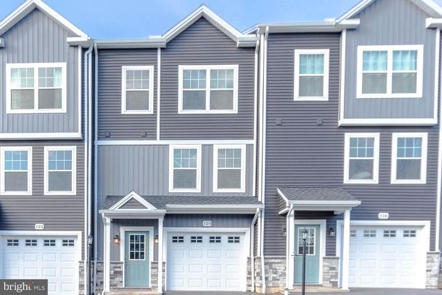 120 HIGHPOINT PARK DR, Pleasant Gap, PA 16823