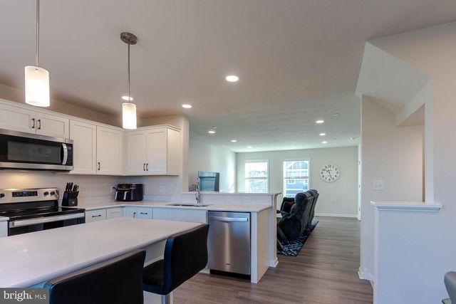 120 HIGHPOINT PARK DR, Pleasant Gap, PA 16823