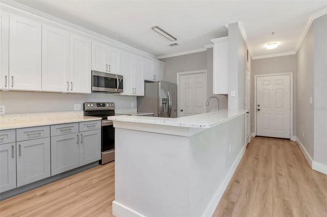 9916 COURTNEY PALMS BOULEVARD 103, Tampa, FL 33619